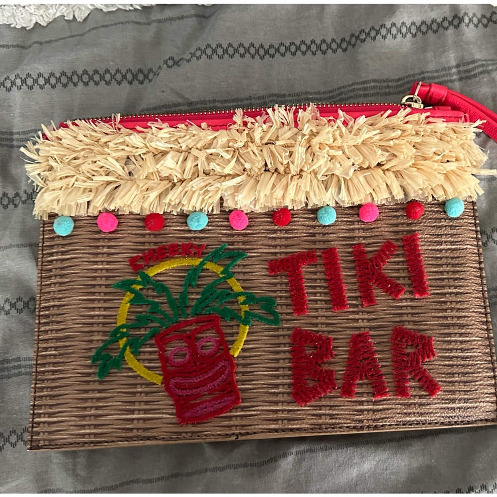 Kate Spade vacation wristlet. Used, excellent condition. Rattan with “tiki bar”